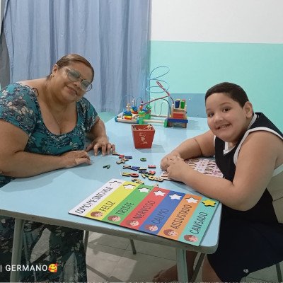 Mãe : Milena Costa <br> Filho : Bernardo Costa (AUTISTA)
